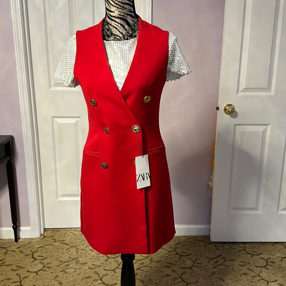 Sleeveless blazer